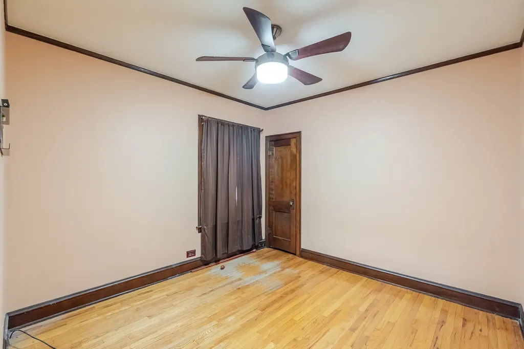10708 South Avenue Chicago IL 60617