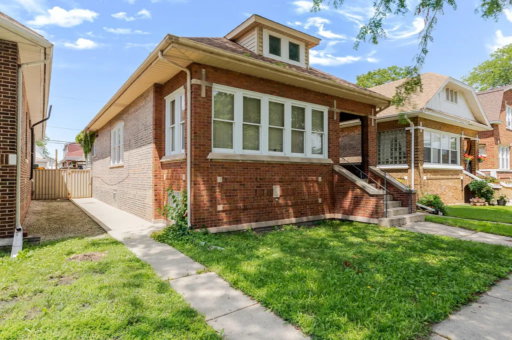 10708 South Avenue Chicago IL 60617