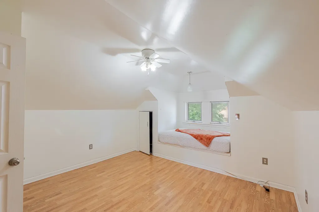 10708 South Avenue Chicago IL 60617