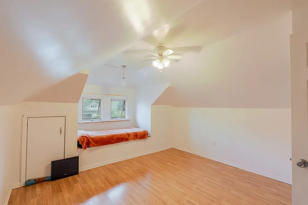 10708 South Avenue Chicago IL 60617