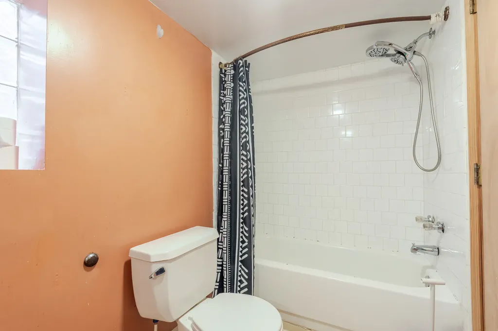 10708 South Avenue Chicago IL 60617