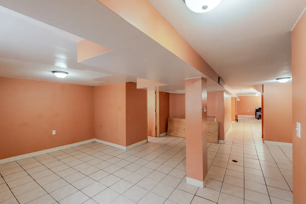 10708 South Avenue Chicago IL 60617