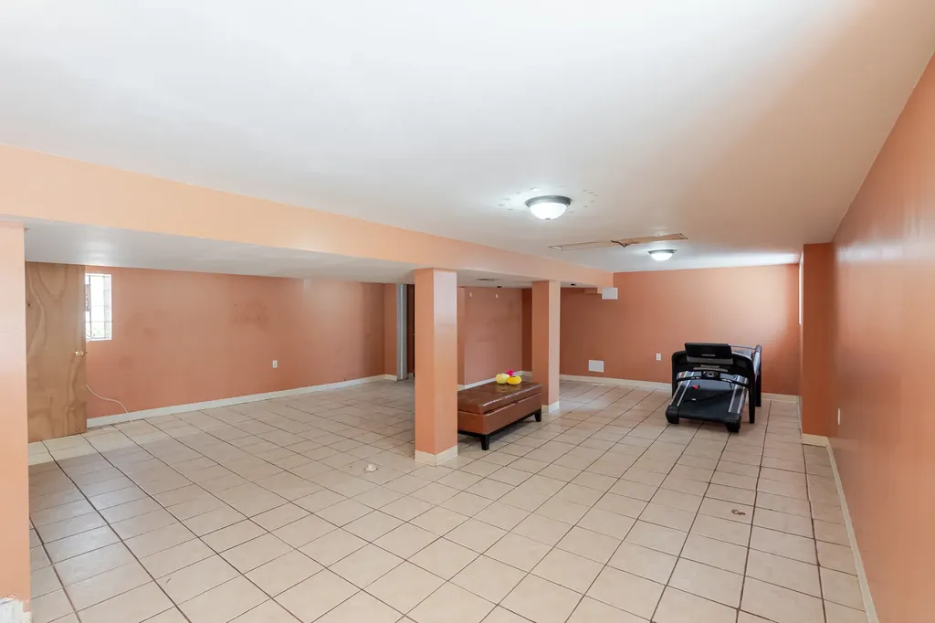 10708 South Avenue Chicago IL 60617