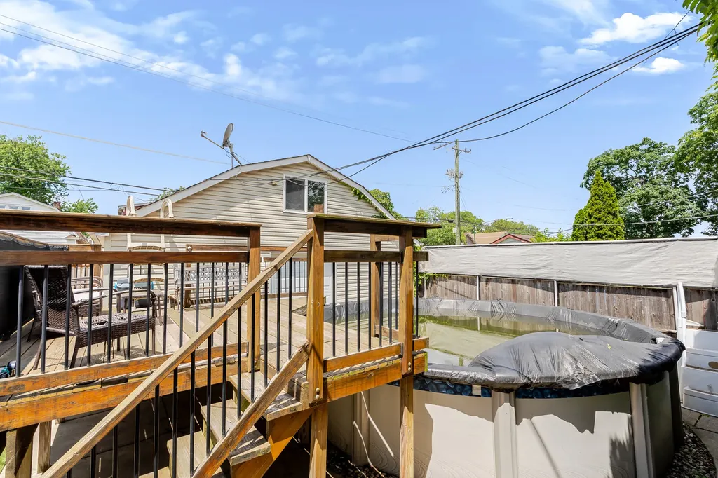 10708 South Avenue Chicago IL 60617