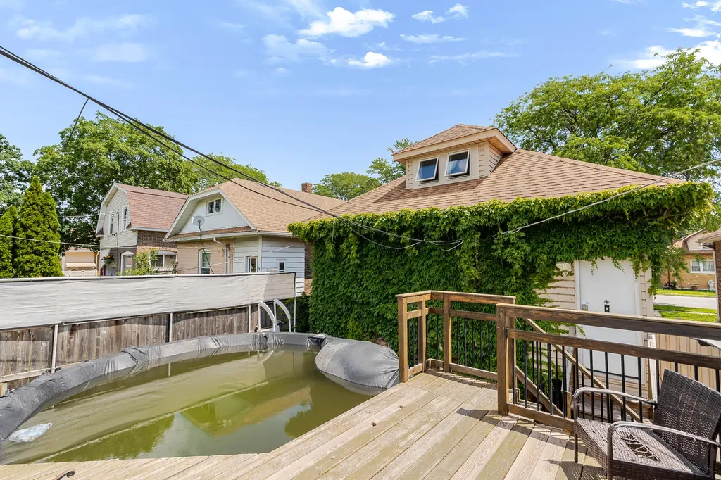 10708 South Avenue Chicago IL 60617