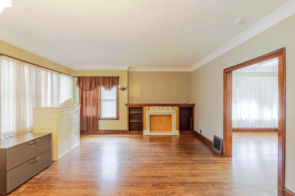 10708 South Avenue Chicago IL 60617