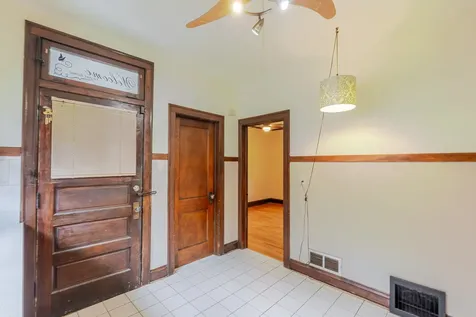 10708 South Avenue Chicago IL 60617