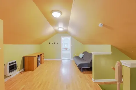 10708 South Avenue Chicago IL 60617