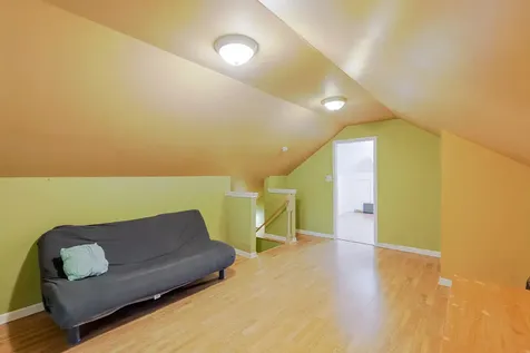 10708 South Avenue Chicago IL 60617