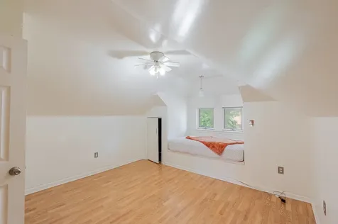 10708 South Avenue Chicago IL 60617
