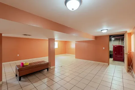 10708 South Avenue Chicago IL 60617