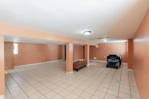 10708 South Avenue Chicago IL 60617