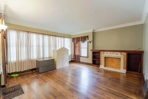 10708 South Avenue Chicago IL 60617