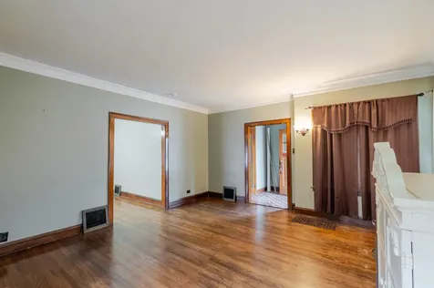 10708 South Avenue Chicago IL 60617