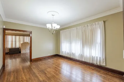 10708 South Avenue Chicago IL 60617