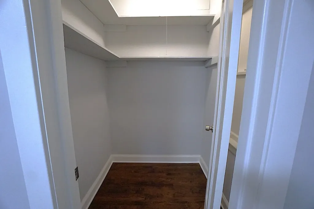4950 West Kamerling Avenue Chicago IL 60651