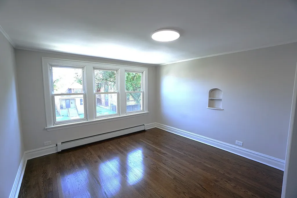 4950 West Kamerling Avenue Chicago IL 60651