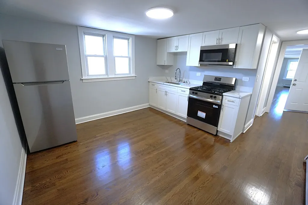 4950 West Kamerling Avenue Chicago IL 60651
