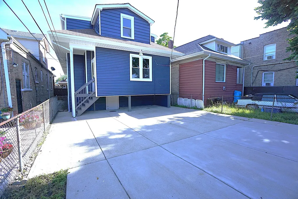 4950 West Kamerling Avenue Chicago IL 60651