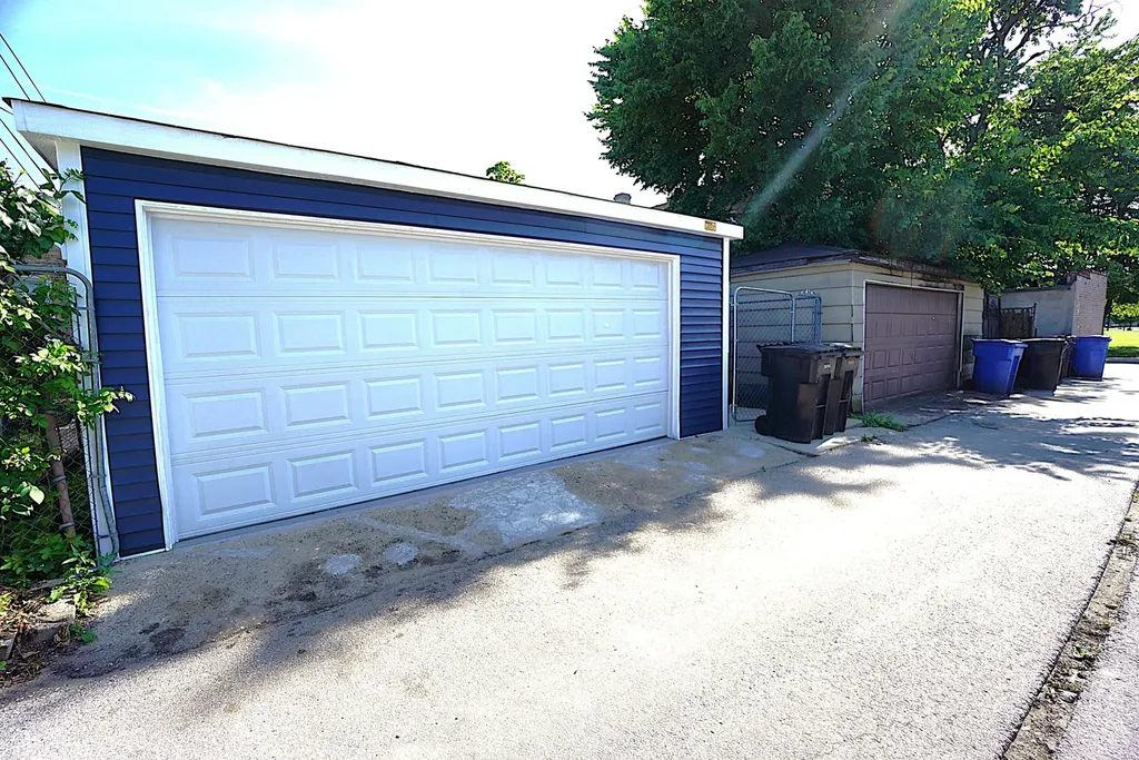 4950 West Kamerling Avenue Chicago IL 60651