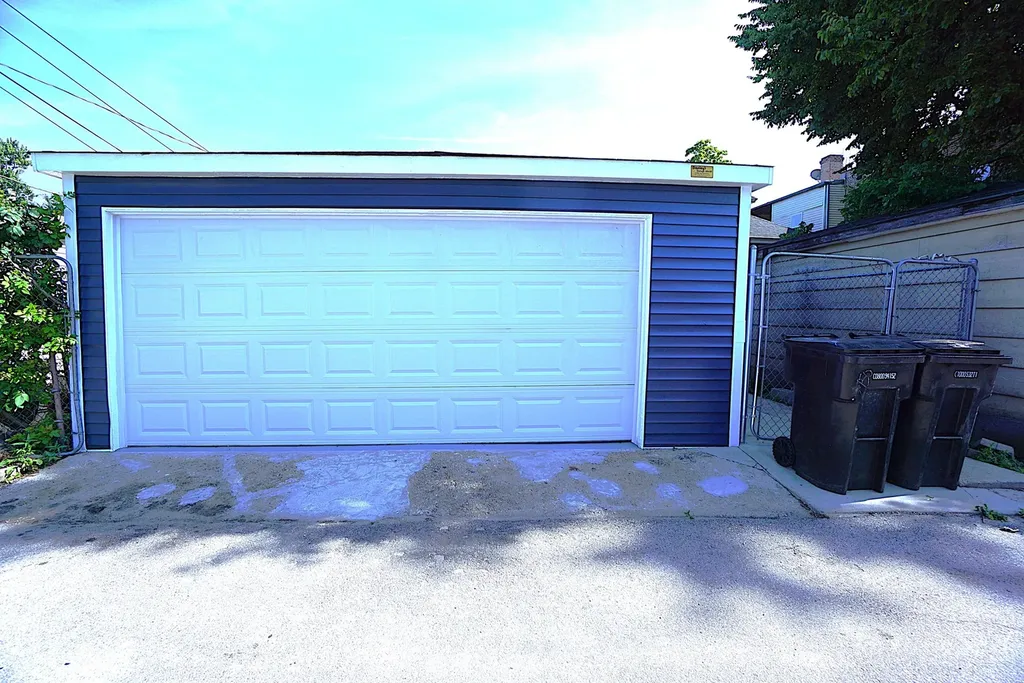 4950 West Kamerling Avenue Chicago IL 60651