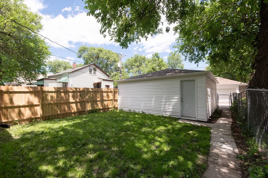 7737 South Champlain Avenue Chicago IL 60619