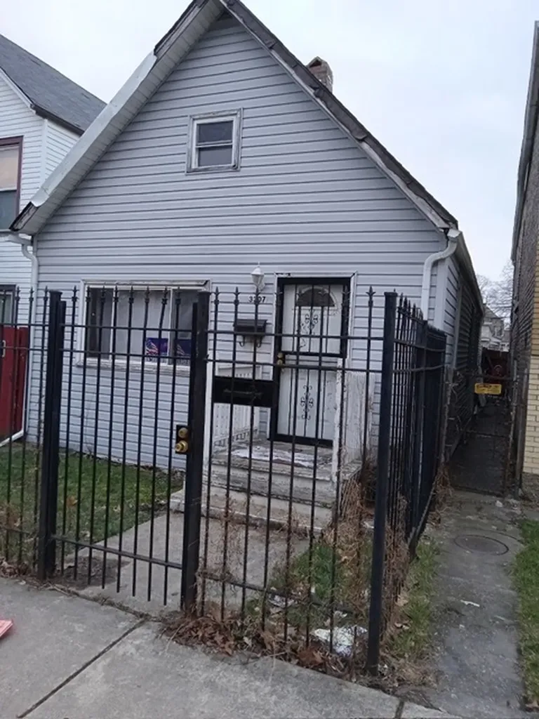 3307 West 37th Place Chicago IL 60632