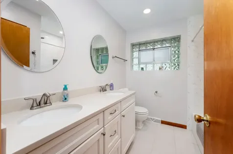 19 West Adams Street Villa Park IL 60181