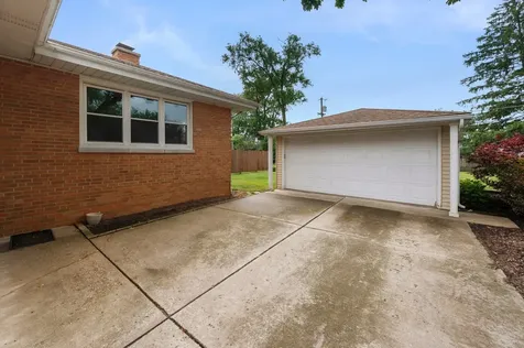19 West Adams Street Villa Park IL 60181