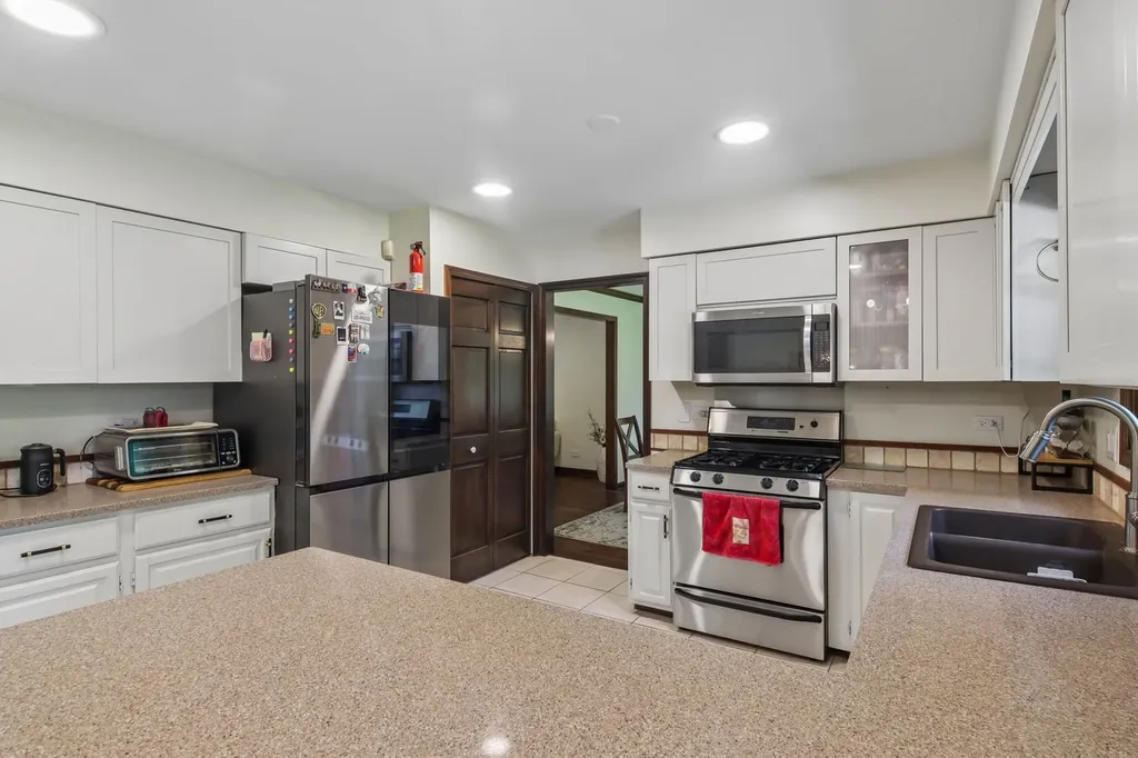 816 Bonnie Brae Lane Bolingbrook IL 60440