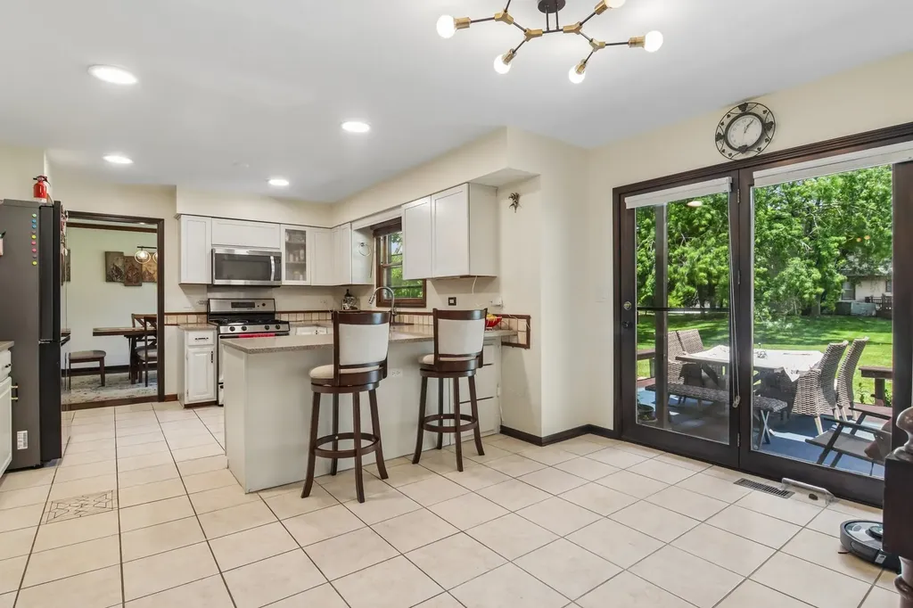 816 Bonnie Brae Lane Bolingbrook IL 60440