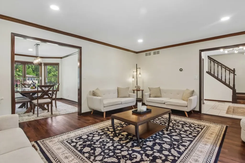 816 Bonnie Brae Lane Bolingbrook IL 60440
