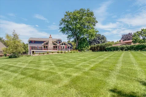 135 Harbor Drive Lake Barrington IL 60010