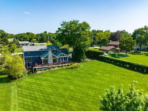 135 Harbor Drive Lake Barrington IL 60010
