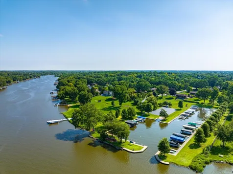 135 Harbor Drive Lake Barrington IL 60010