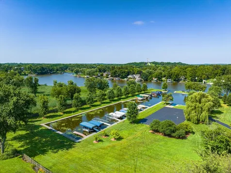 135 Harbor Drive Lake Barrington IL 60010