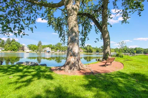 135 Harbor Drive Lake Barrington IL 60010