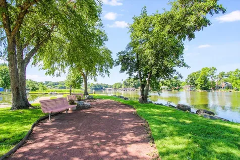 135 Harbor Drive Lake Barrington IL 60010