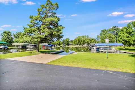 135 Harbor Drive Lake Barrington IL 60010