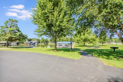 135 Harbor Drive Lake Barrington IL 60010