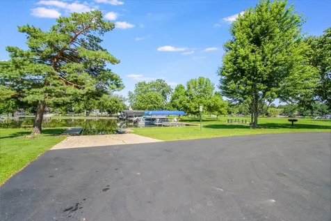 135 Harbor Drive Lake Barrington IL 60010
