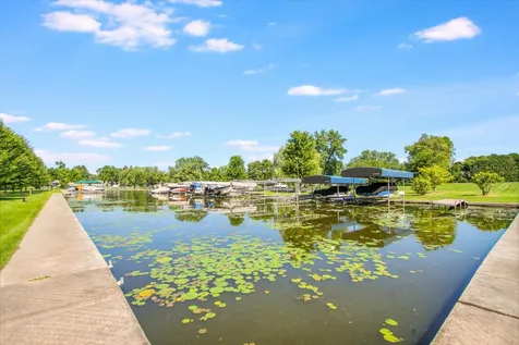 135 Harbor Drive Lake Barrington IL 60010