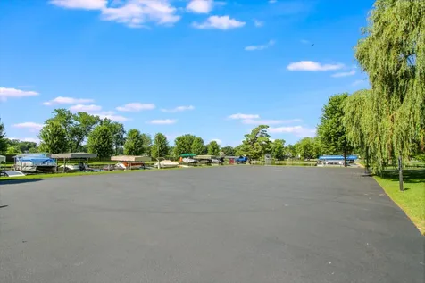 135 Harbor Drive Lake Barrington IL 60010