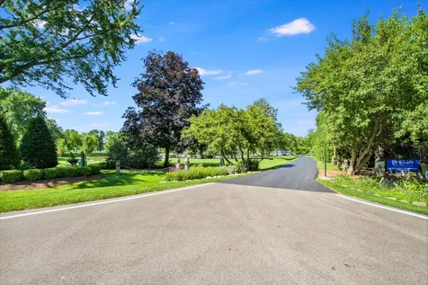 135 Harbor Drive Lake Barrington IL 60010
