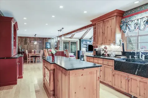 135 Harbor Drive Lake Barrington IL 60010