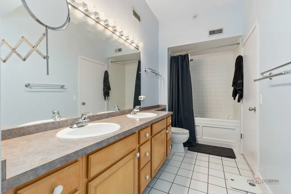165 North Canal Street Chicago IL 60606