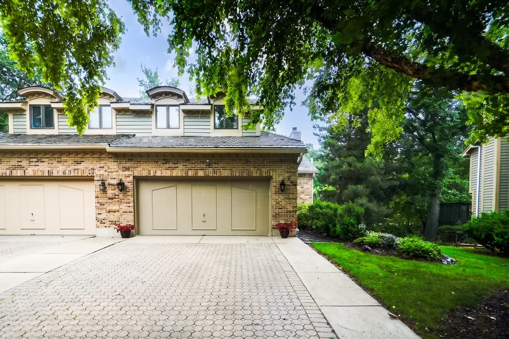 640 Walnut Oaks Drive Roselle IL 60172
