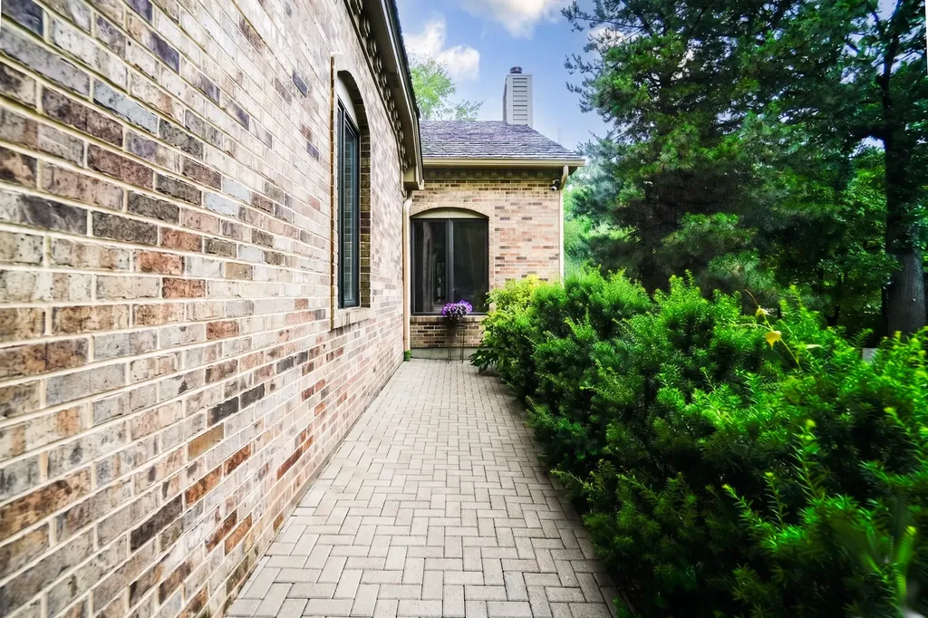640 Walnut Oaks Drive Roselle IL 60172