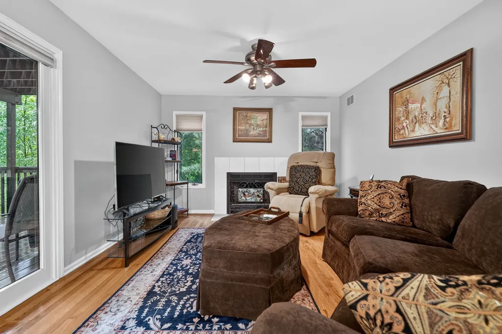 640 Walnut Oaks Drive Roselle IL 60172