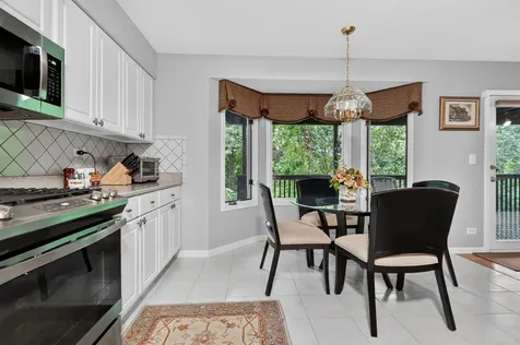 640 Walnut Oaks Drive Roselle IL 60172